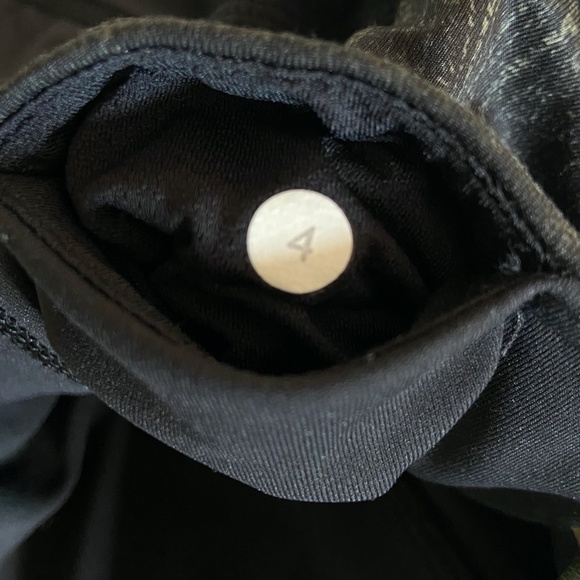 NWOT lululemon Speed Crop • Size 4 - Picture 5 of 5